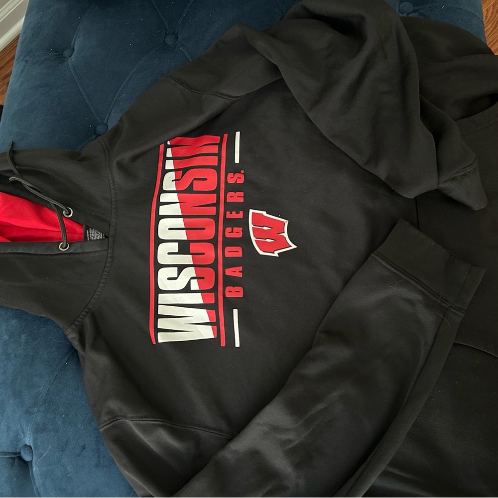 WISCONSIN BADGERS UNISEX HOODIE Colusseum brand Black and Red Hoodie